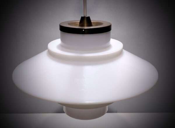 Sjælden Bent Karlby lampe fra 1969. Designet for Lyfa. Made in Denmark. Alt el er nyt. Akryl plast. Ø29. Læs mere.