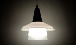 Sustainable upcycled loftlampe. Made in Denmark by Moeller. Ø23. Alt el er nyt. Unika. Læs mere.