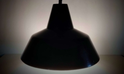 Sort Louis Poulsen emalje industri lampe Ø40. Helt nyt el. Læs mere.