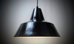 Sort Louis Poulsen emalje industri lampe Ø40. Helt nyt el. Læs mere.