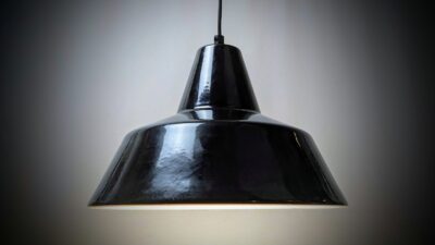 Sort Louis Poulsen emalje industri lampe Ø40. Helt nyt el. Læs mere.