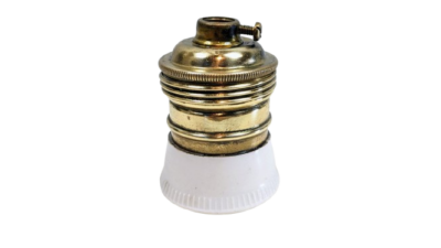 Antik E27 fatning i blank messing og porcelæn. 58-60 mm lang. Stykpris