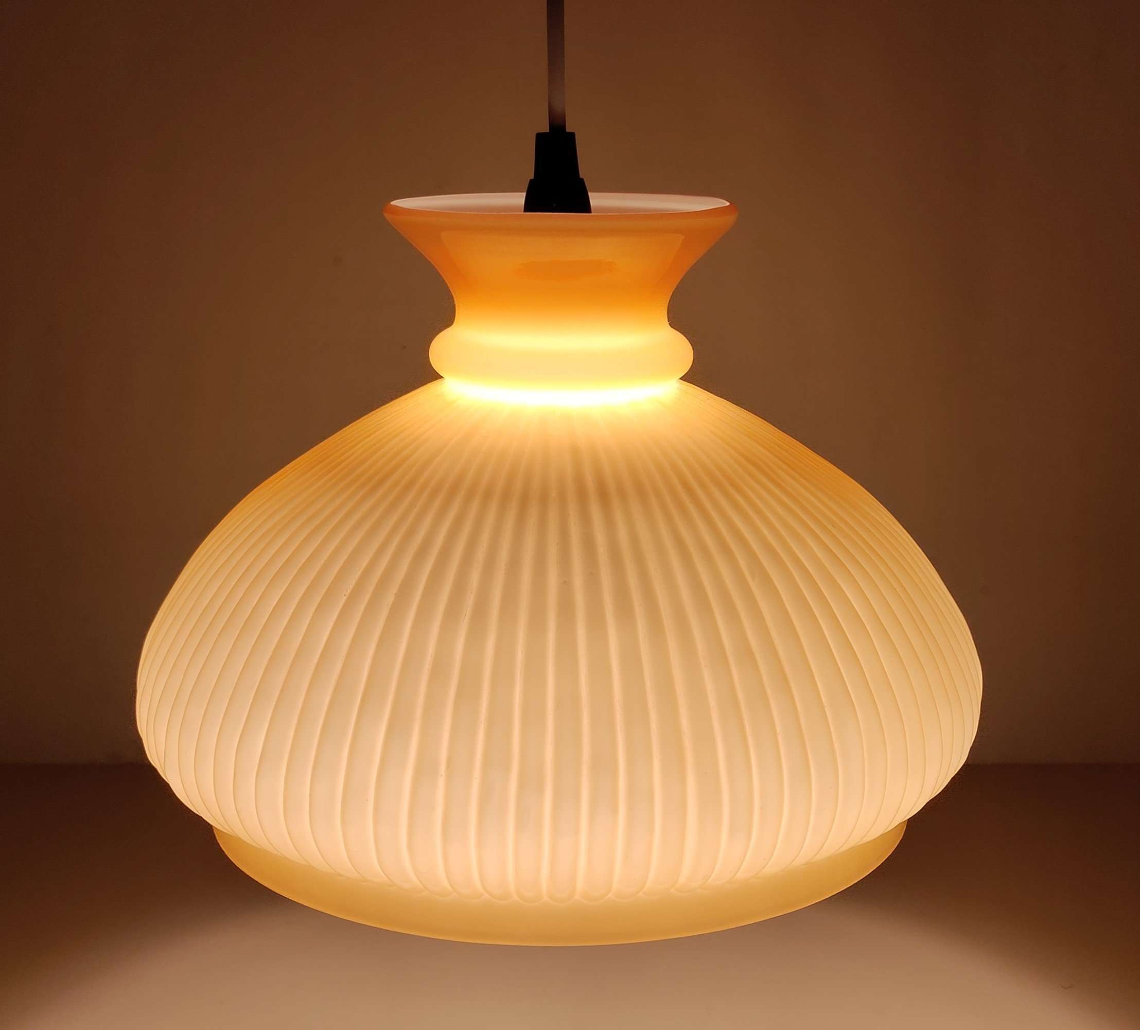 Holmegaard Upcycled loftlampe. Ø29. Alt el m.m er nyt. Læs mere – produktbillede 1 – Holmegaard Upcyclet – Bæredygtige lamper