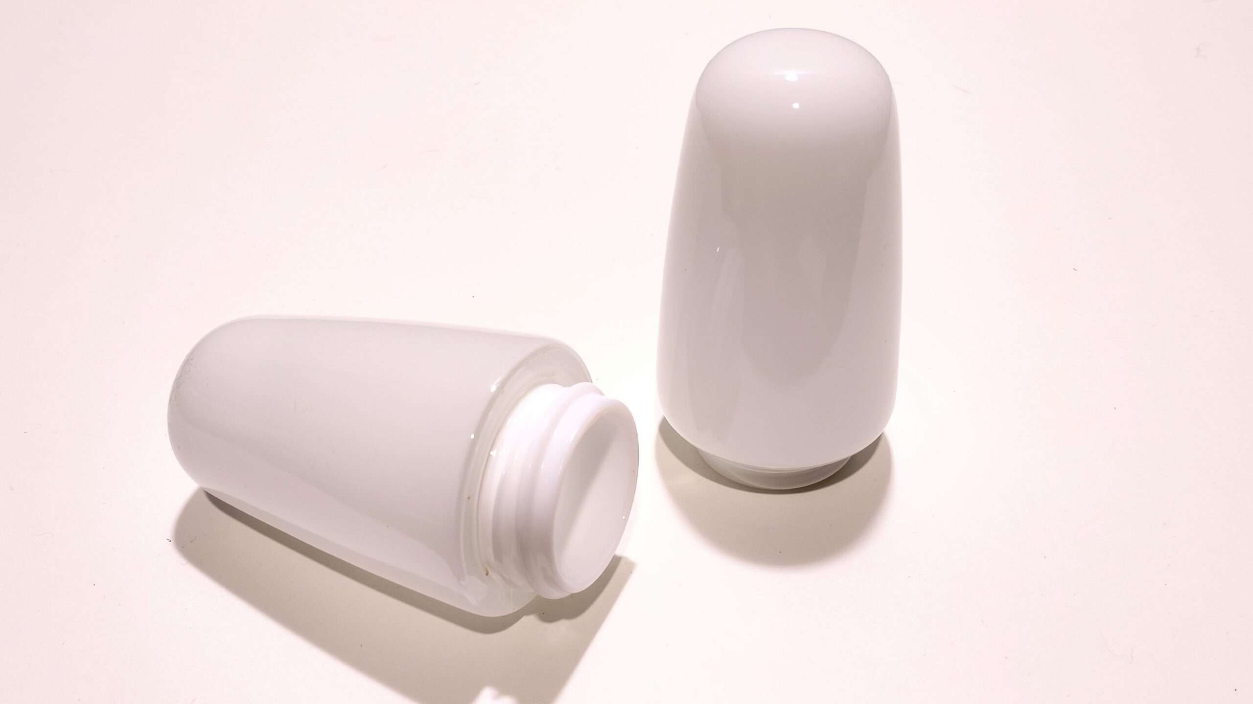 Sjældne lampeglas til Wilhelm Wagenfeld 6066. Væglampe porcelæn 1960. – Lampeglas med skruegevind – badeværelse, opgange m.m.