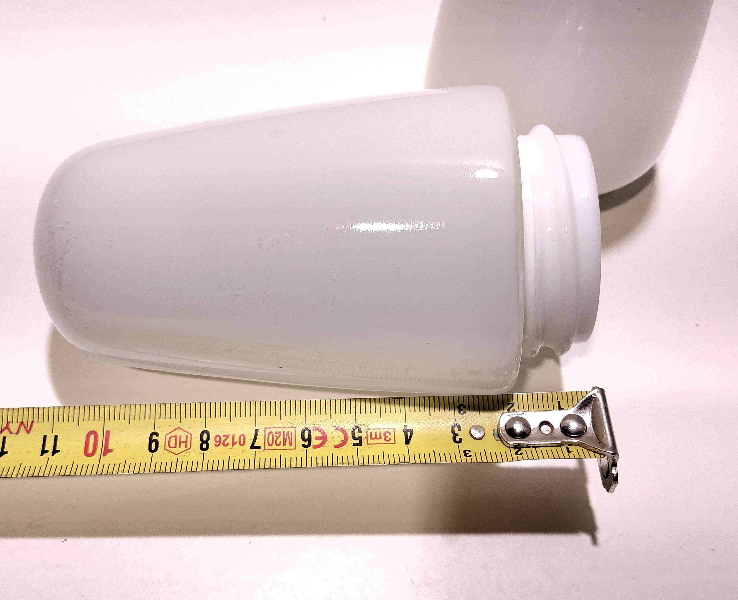 Sjældne lampeglas til Wilhelm Wagenfeld 6066. Væglampe porcelæn 1960. – produktbillede 1 – Lampeglas med skruegevind – badeværelse, opgange m.m.