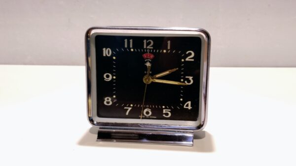 Vintage bord ur med vække funktion. Polaris. Til senge eller skrivebord. 1960. Mekanisk. Smukt og velholdt ur. Læs mere.