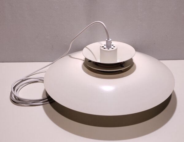 Dansk Fleid loftlampe 1970. Ø39. Flødehvid. Alt el er nyt. Læs mere.