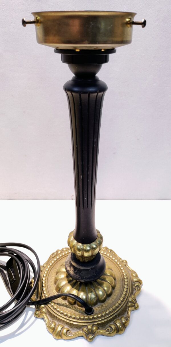 Stor vintage bordlampe i messing og træ. 53 cm høj. Ø20. Alt el er nyt.