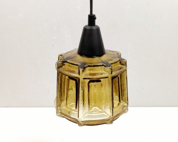 Carl Fagerlund glaslampe i cognac farvet glas med nyt el og sort ophæng. Ø18. Læs mere.