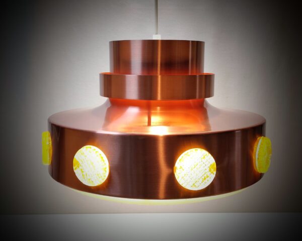 Eksklusiv original kobber lakeret danish design lampe fra 1960. Vitrika i særdeles flot stand. Ø37. Helt nyt el.