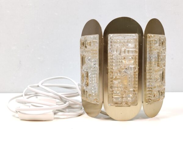 Vitrika dansk design væglampe fra 1960. Alt el er nyt. 14×17 cm. Læs mere
