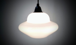 Antik dansk MAT opalglas køkken loftlampe fra 1940. Ø22. Alt el og ophæng er nyt. Fyens Glasværk
