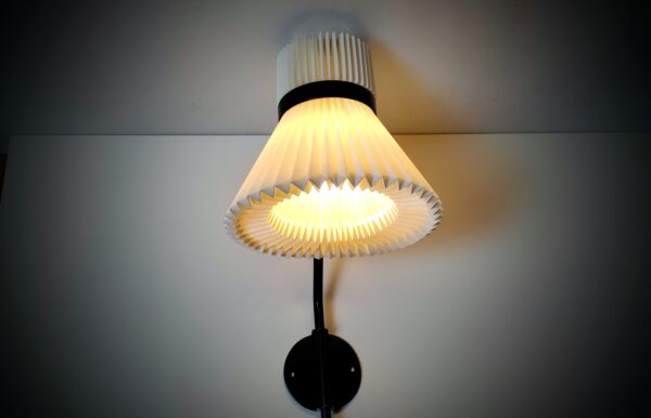 Original Le Klint væglampe fra 1970. Ø23. Læs mere