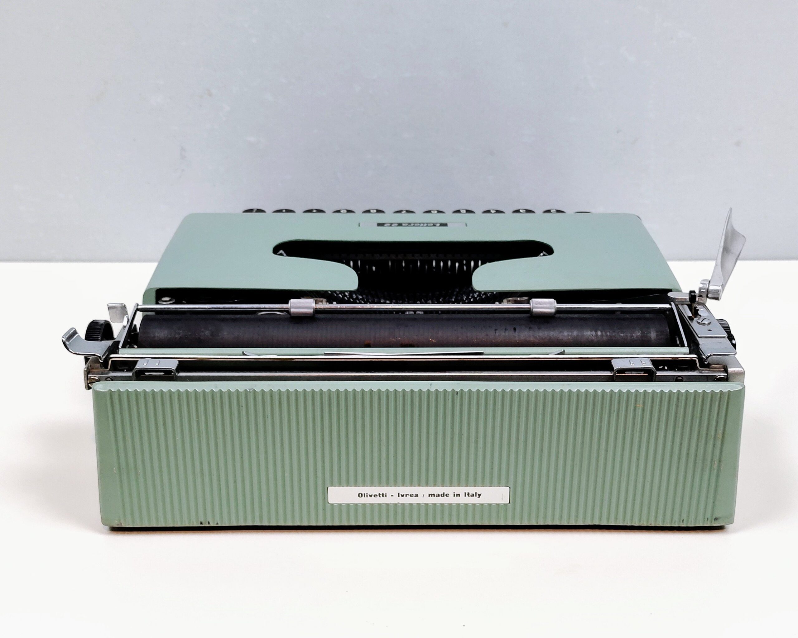 Olivetti Letter 22. Italiensk fuldblods skrivemaskine fra 1963. Renset, serviceret og med ny monteret farvebånd.
