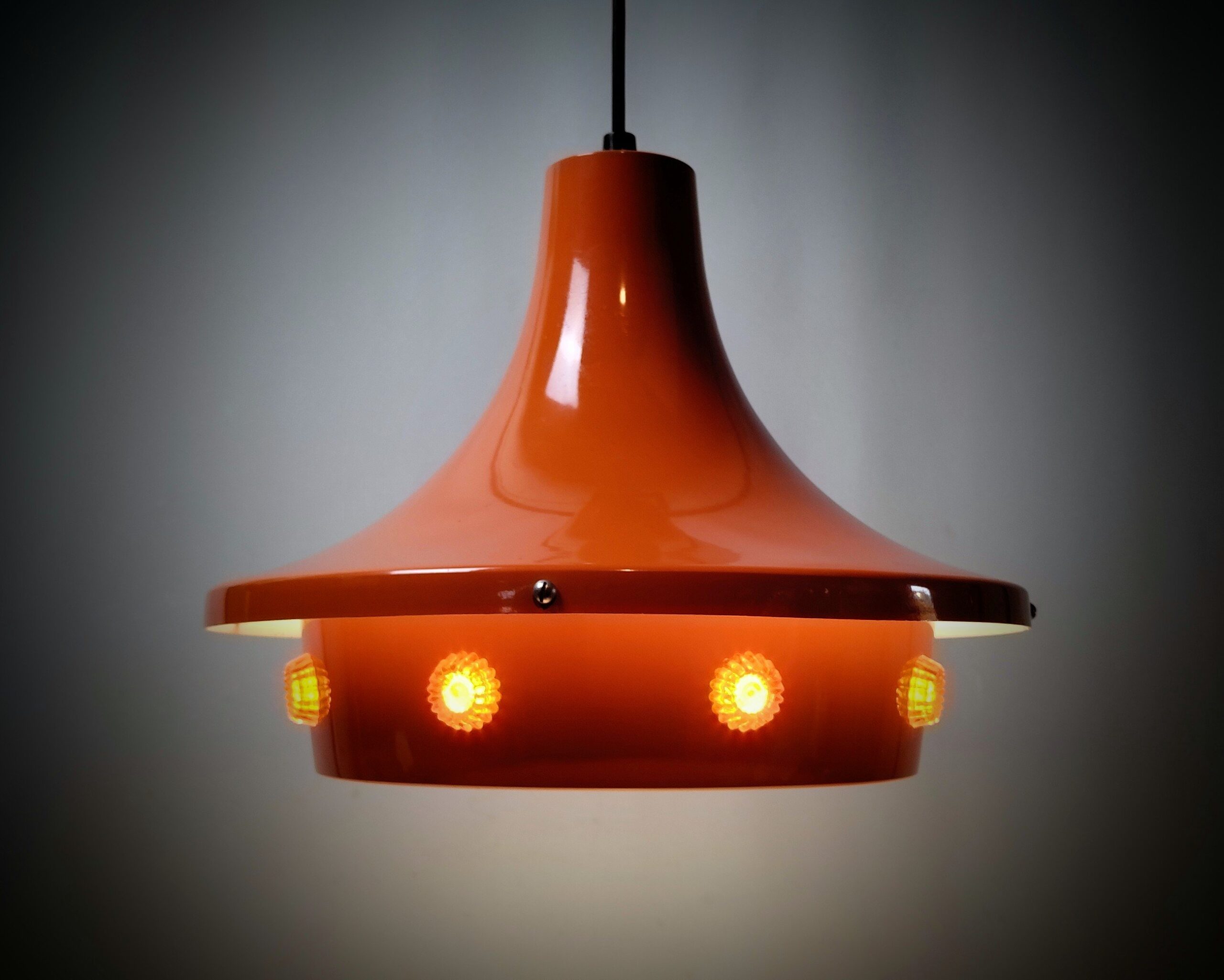 Dansk design lampe. Orange 1960. Ø30. Nyt el. Læs mere. • Møllers
