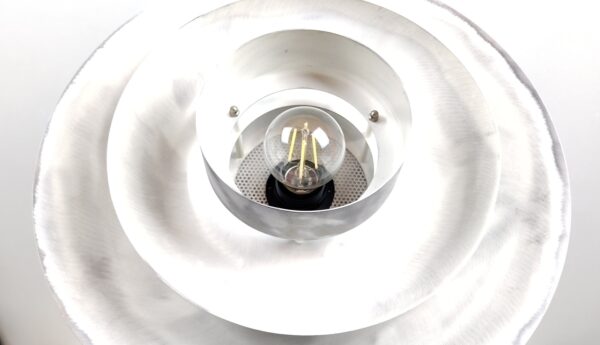 Upcycled danish design lampe. E.S.Horn 1970. Nyt råt industri look. Ø40. Nyt el. Læs mere.