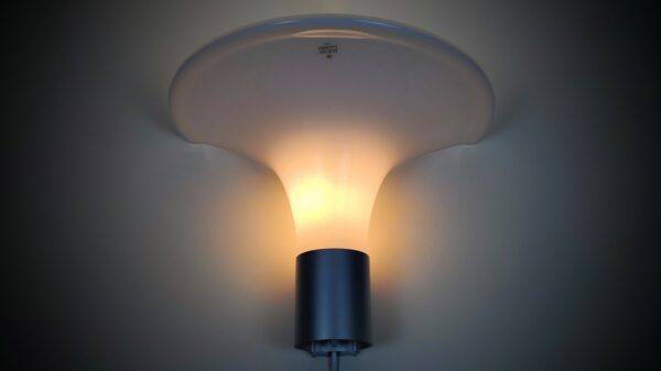 Holmegaard Mandarin væglampe. 1980. Alt el er nyt. Ø29,5. Læs mere.