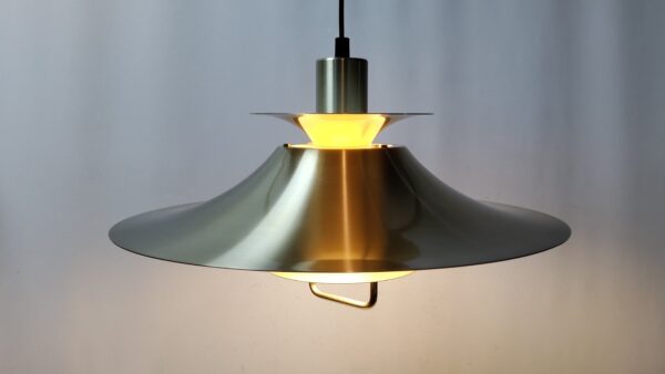 Frandsen danish design lampe 1980. Type 1033-H. Ø47. Alt el er nyt. Læs mere.