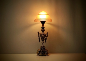 Fog og Mørup spejlæg bordlampe med Italiensk messing fod. 1,5 kilo messing. Nyt el.