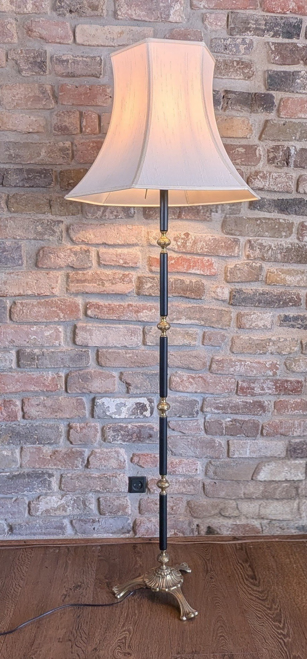 Eksklusiv storslået gulvlampe 1940. Nyt el. Med ny skærm. Messing/ibenholt. 175 cmH. Pickup only