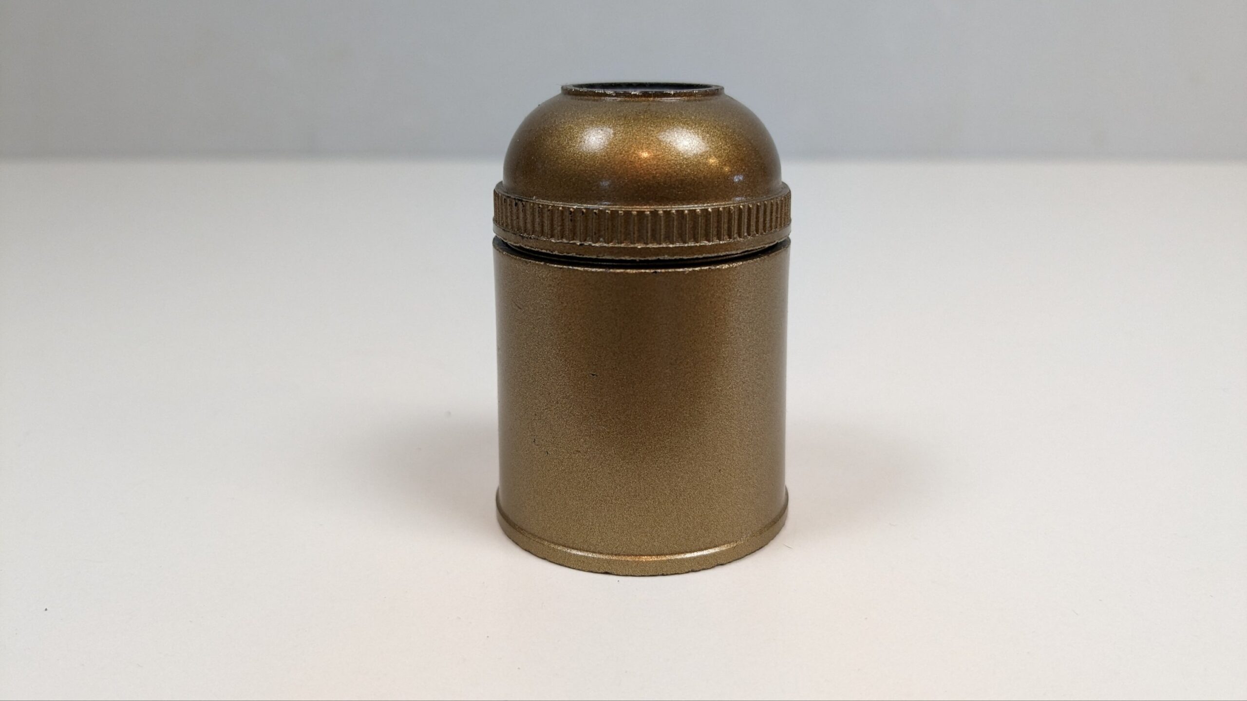 E27 fatning. Guld malet. Original. 57 mm lang. M10 gevind. – Antikke originale fatninger