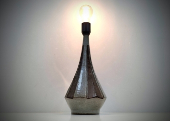 Michael Andersen keramik bordlampe fra 1970. Bornholm. Alt el er nyt. Højde 37 cm. Læs mere.