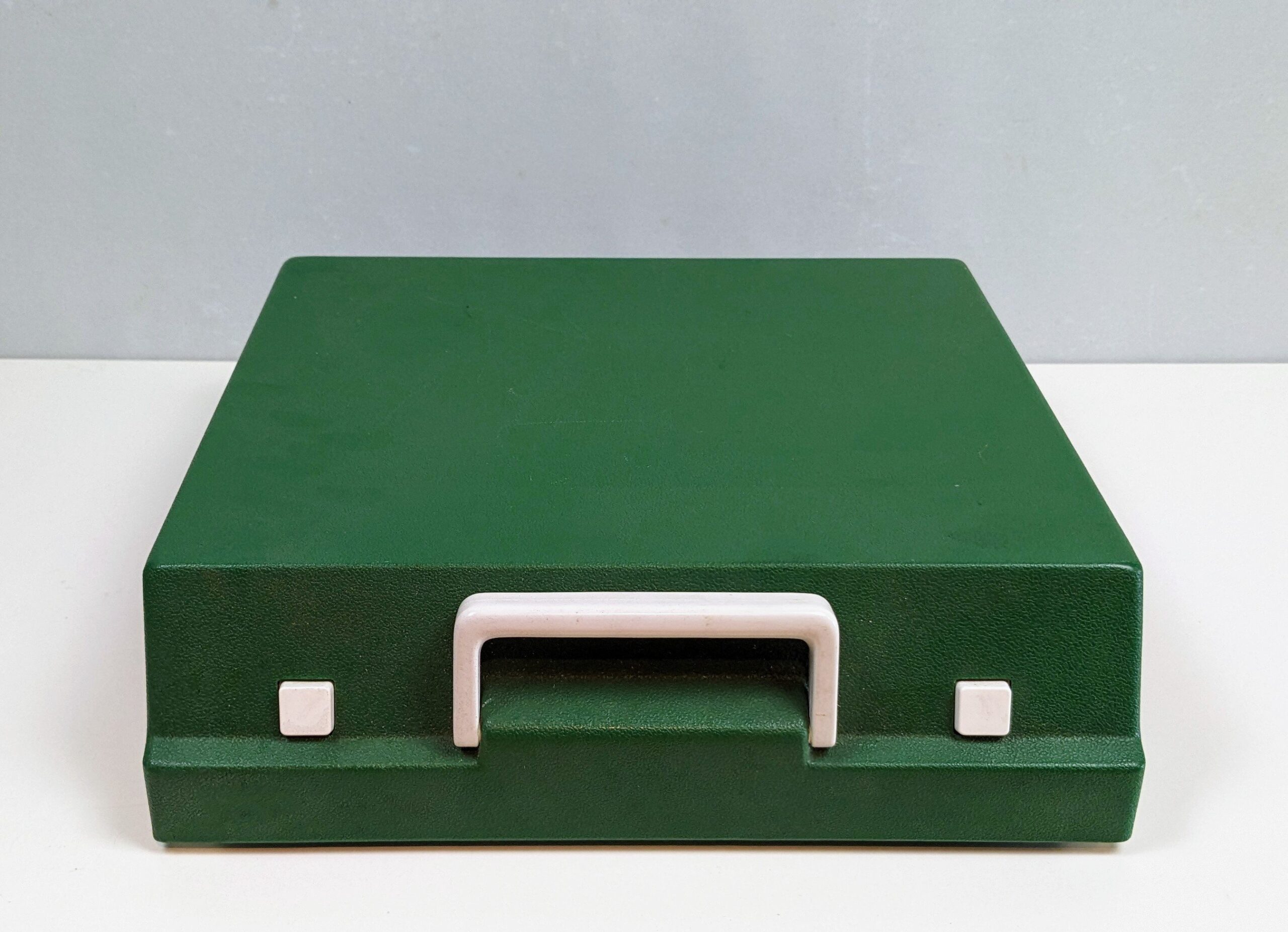 Smuk og velholdt Olympia Traveller de luxe skrivemaskine. Renset og rengjort. – produktbillede 4 – Vintage Lamper