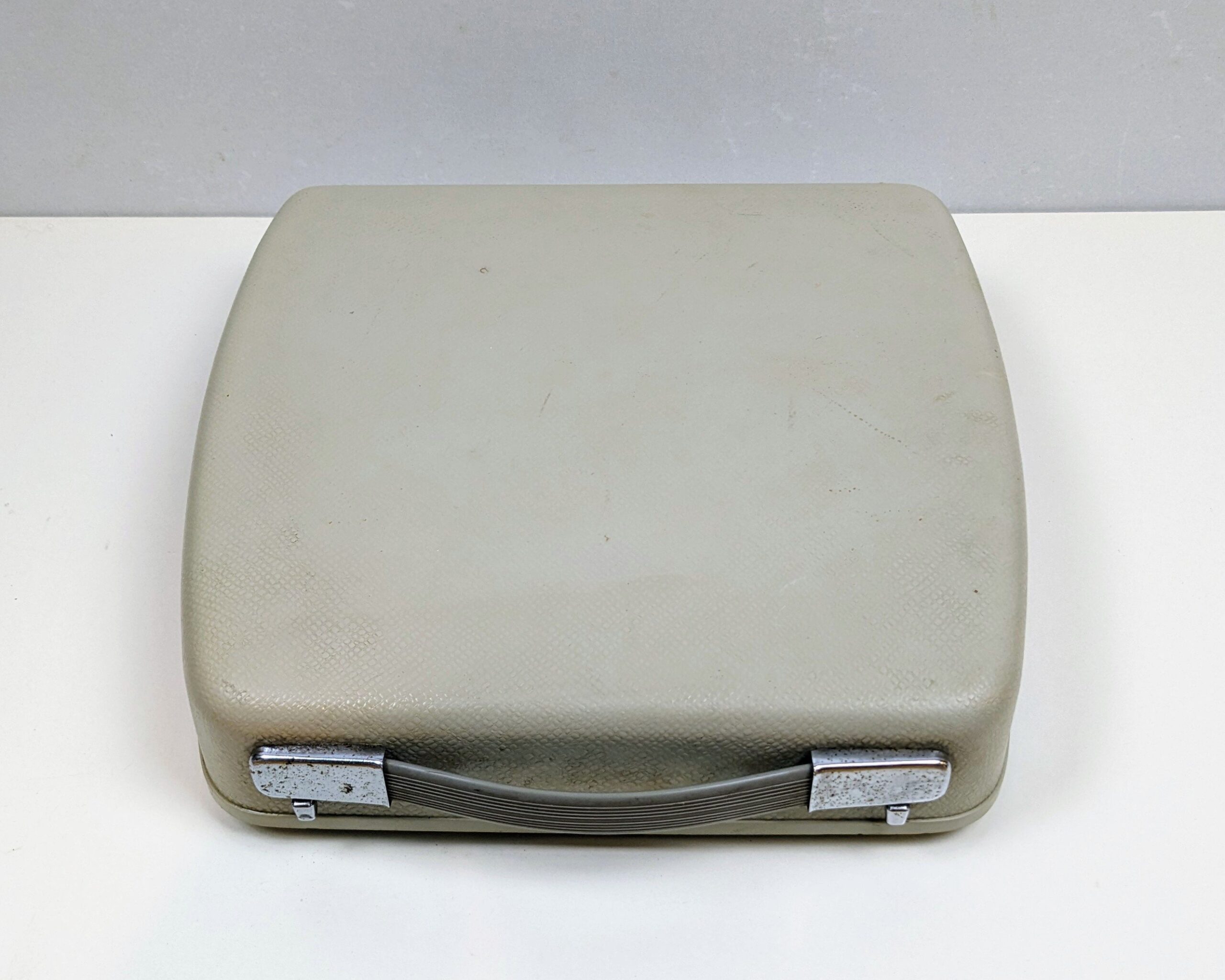 Adler Tippa 1. Grå og lys grå. Med Nyt farvebånd. Renset og serviceret. 1970 Klar til brug. Læs mere. – produktbillede 2 – Vintage Lamper