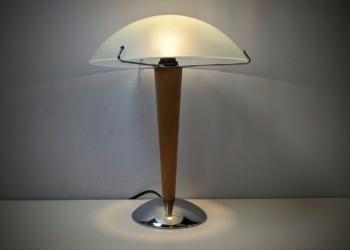 Smuk Ikea kvintol bordlampe fra 80 erne. Ø28. 34 cm høj. Original sort ledning.