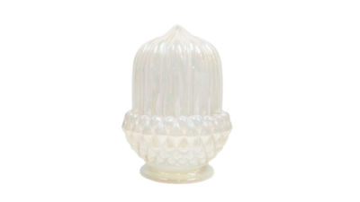 Smukke og sjældne antikke lysekrone / ampel / pendel glas. Gennemsigtige mælkehvide. Med 79 mm gribekant. Længde 147 mm. Ø115 mm. Agern glas. Stykpris