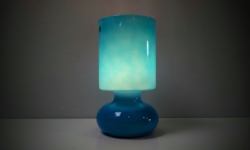 LYKTA. Svensk mundblæst design lampe i lys blå.