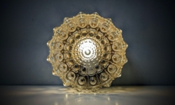 Smuk dansk plafond med bobleglas og sort ophæng. E.S.Horn. 1970. 20 cm i diameter.