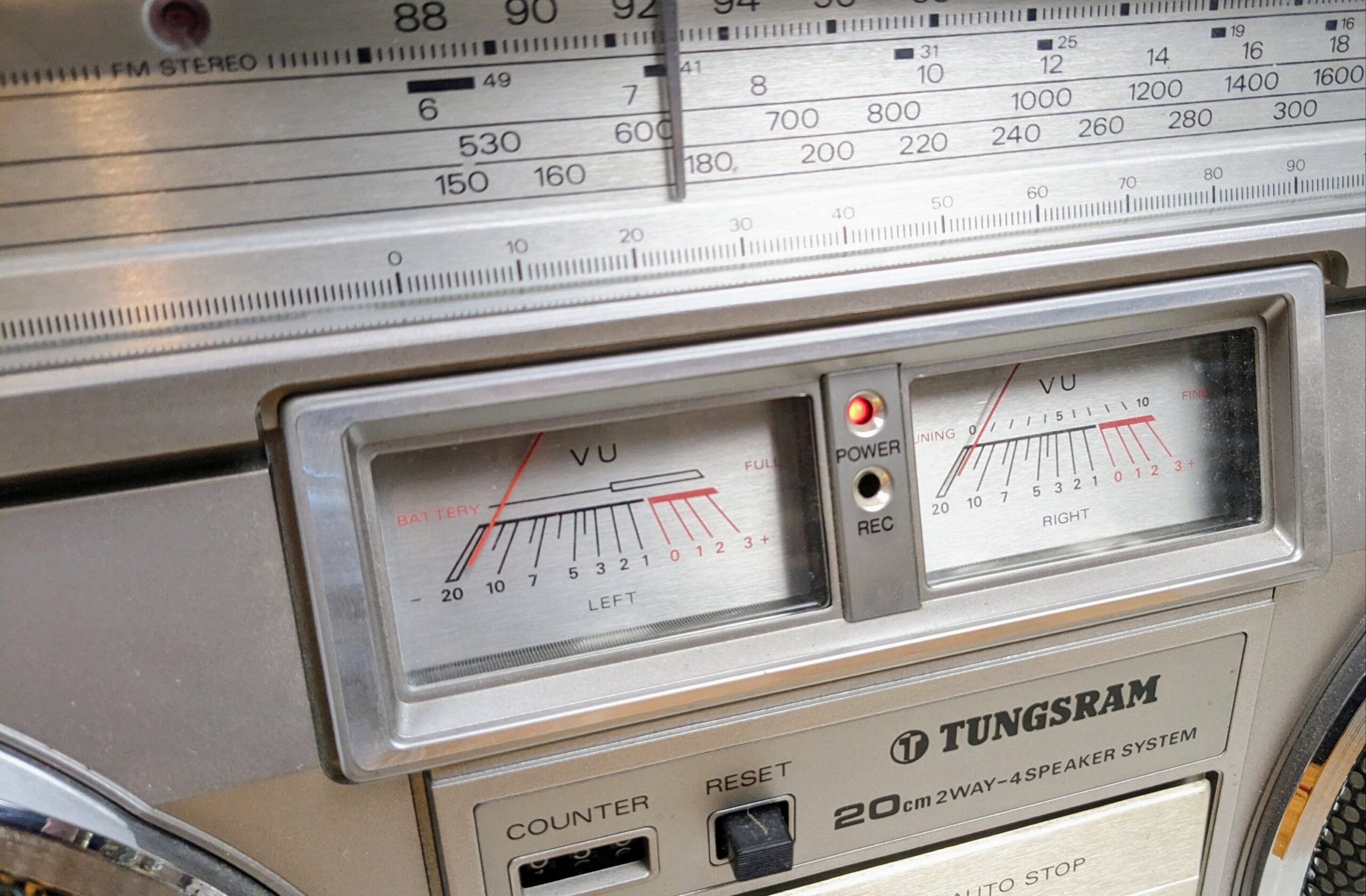 Topklasse Tungsram CSC-850 HIFI stereo sound system fra 1979. Excellent condition. Nye remme. Læs mere om