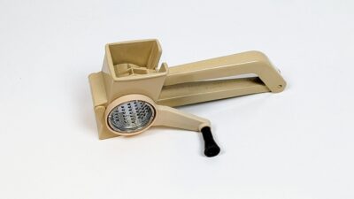 Fransk mandelriver, osteriver og mange andre formål. Moulin grater i beige.