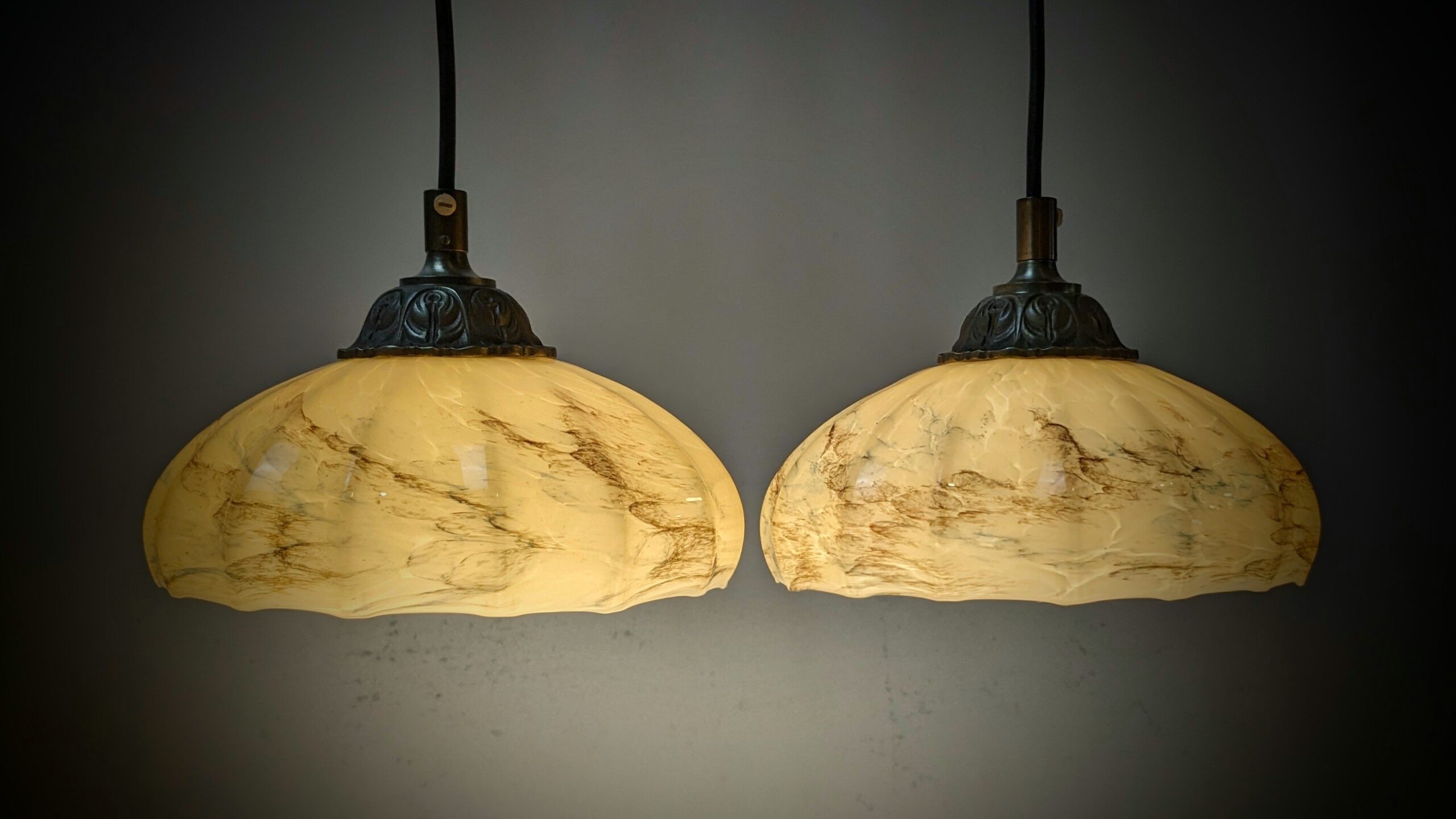 Unika Antik pendel sæt. 1940. Custom made i messing og Antik glas. Nyt el. Ø19. Sætpris