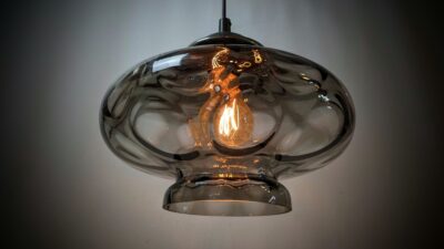 Vintage dansk glaslampe. Upcyclet til unika lampe. Alt el og ophæng er nyt. Ø30. Læs mere.