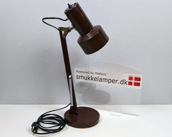 Lyskær dansk design lampe i brun/sort. Til skrivebord, natbord m.m. 1970 Delvist nyt el. Læs mere.