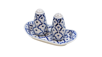 Salt og peber sæt i porcelæn .