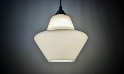 Smuk elegant opalglas pendel. Nyt el. 20 cm i diameter. 1930. Holmegaard