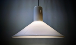 P&T loftlampe fra Holmegaard. Opalglas 1970. Ø33. Nyt el. Formgivet af Michael Bang. Made in Denmark. Stypris