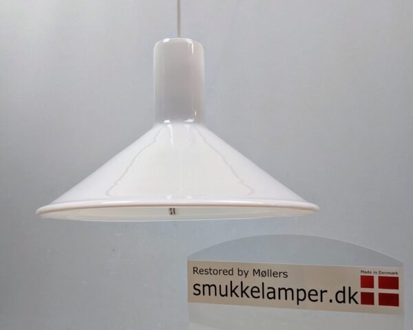 P&T loftlampe fra Holmegaard. Opalglas 1970. Ø33. Nyt el. Formgivet af Michael Bang. Made in Denmark. Stypris