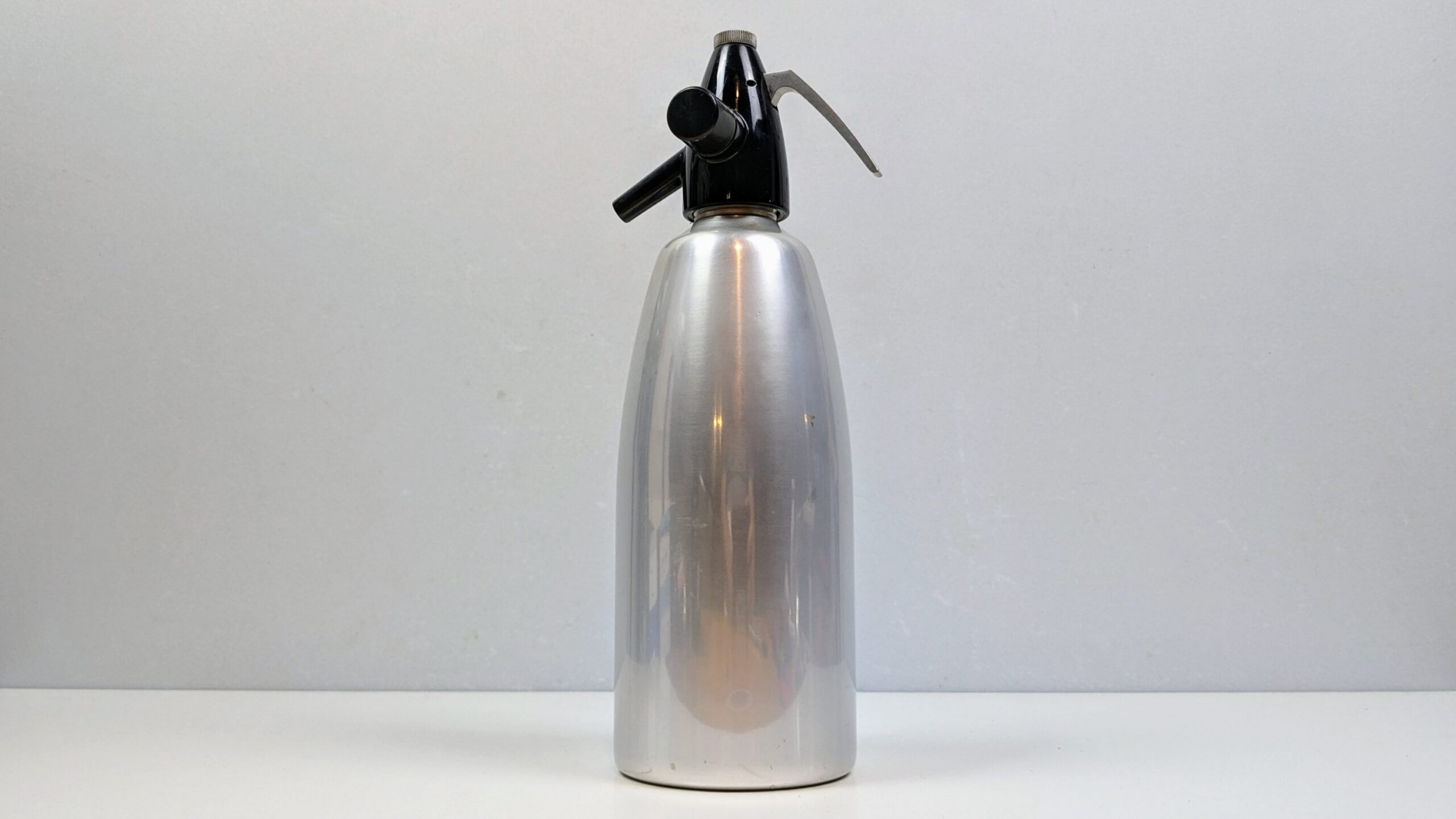 Soda Sifon fra 1970. 31 cm høj. Aluminium. Læs mere. • Møllers ...