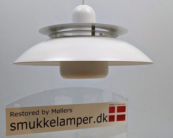 Danish design af Form Light i 1980. Excellent condition. Hvid med nyt el. Ø30. 2 på lager. Læs mere.