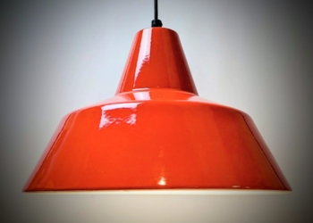 Original Louis Poulsen værkstedslampe fra 1970.  Model 19540. Excellent condition. Orange. Nyt el. Ø35.  Stykpris.