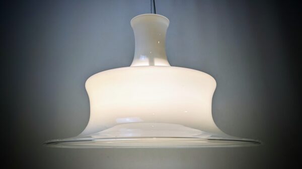 Hvid opal spisebordslampe Ø39. Holmegaard 1981 – Design: Michael Bang. Nyt el. Pickup only.