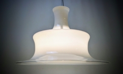 Hvid opal spisebordslampe Ø39. Holmegaard 1981 – Design: Michael Bang. Nyt el. Pickup only.