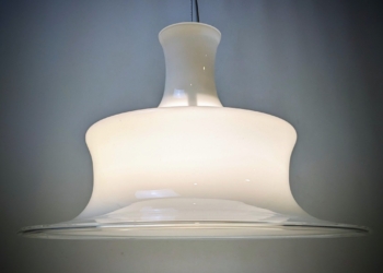 Hvid opalglas spisebordslampe Ø39. Holmegaard 1981 – Design: Michael Bang. Alt el er udskiftet til nyt. Denne enkelte vare sendes ikke