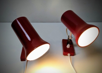 Sæt med 2 smukke røde væglamper fra 1970. Delvist nyt el. I flot stand. Læs mere