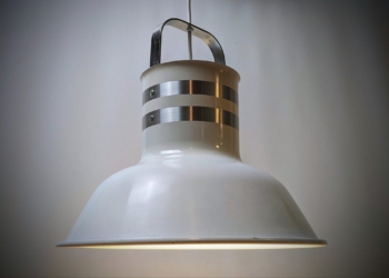 Svensk design lampe af Per Sundstedt for Atelje Lyktan. Model “Hinken” – Nyt el. Ø35. Læs mere.