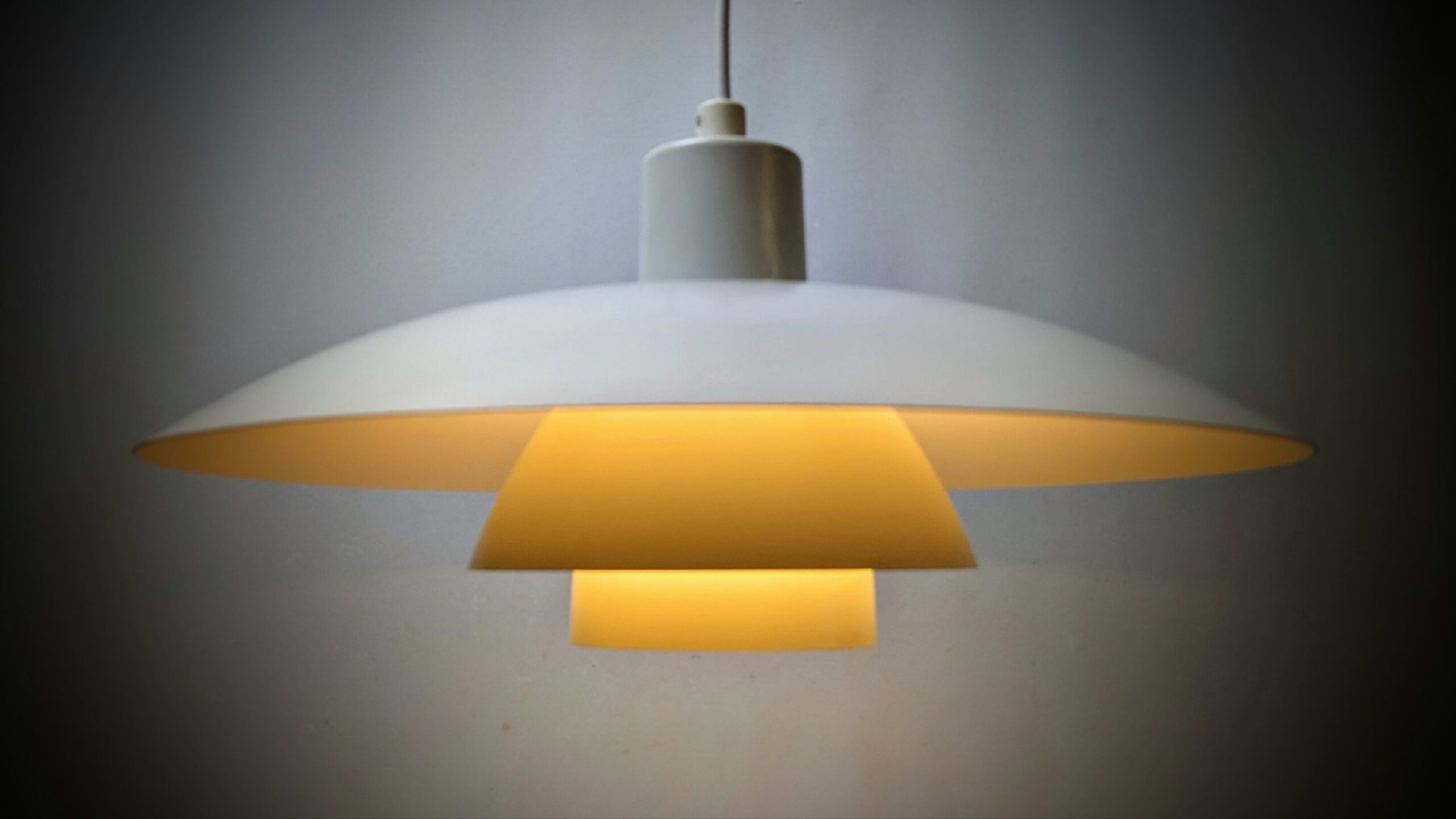 PH 4/3. Louis Poulsen og Poul Henningsen. Excellent condition. Ø40. Delvist nyt el. – Design ikoniske lamper til spisestuen